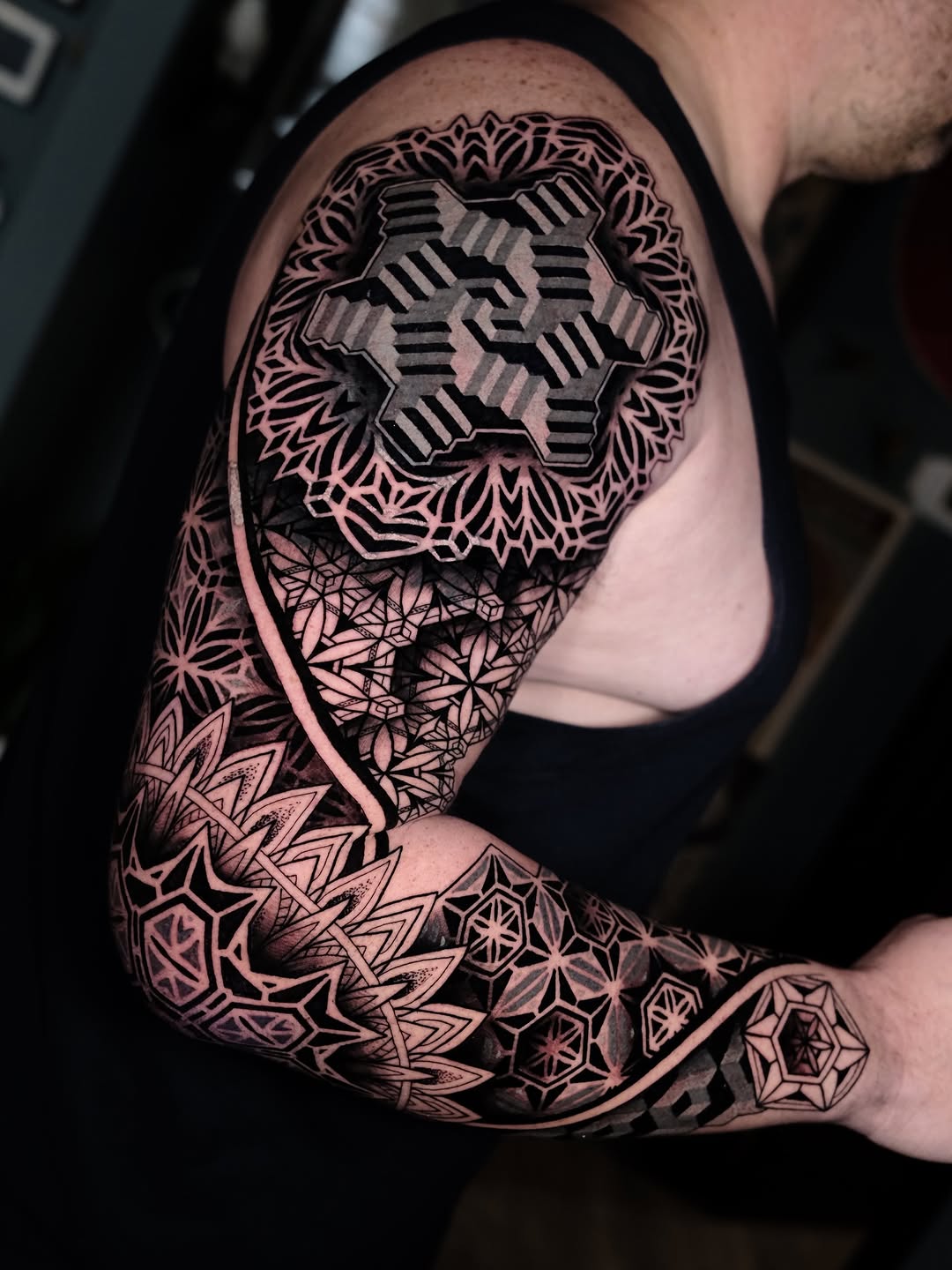 Geometric tattoo by Raúl Wesche