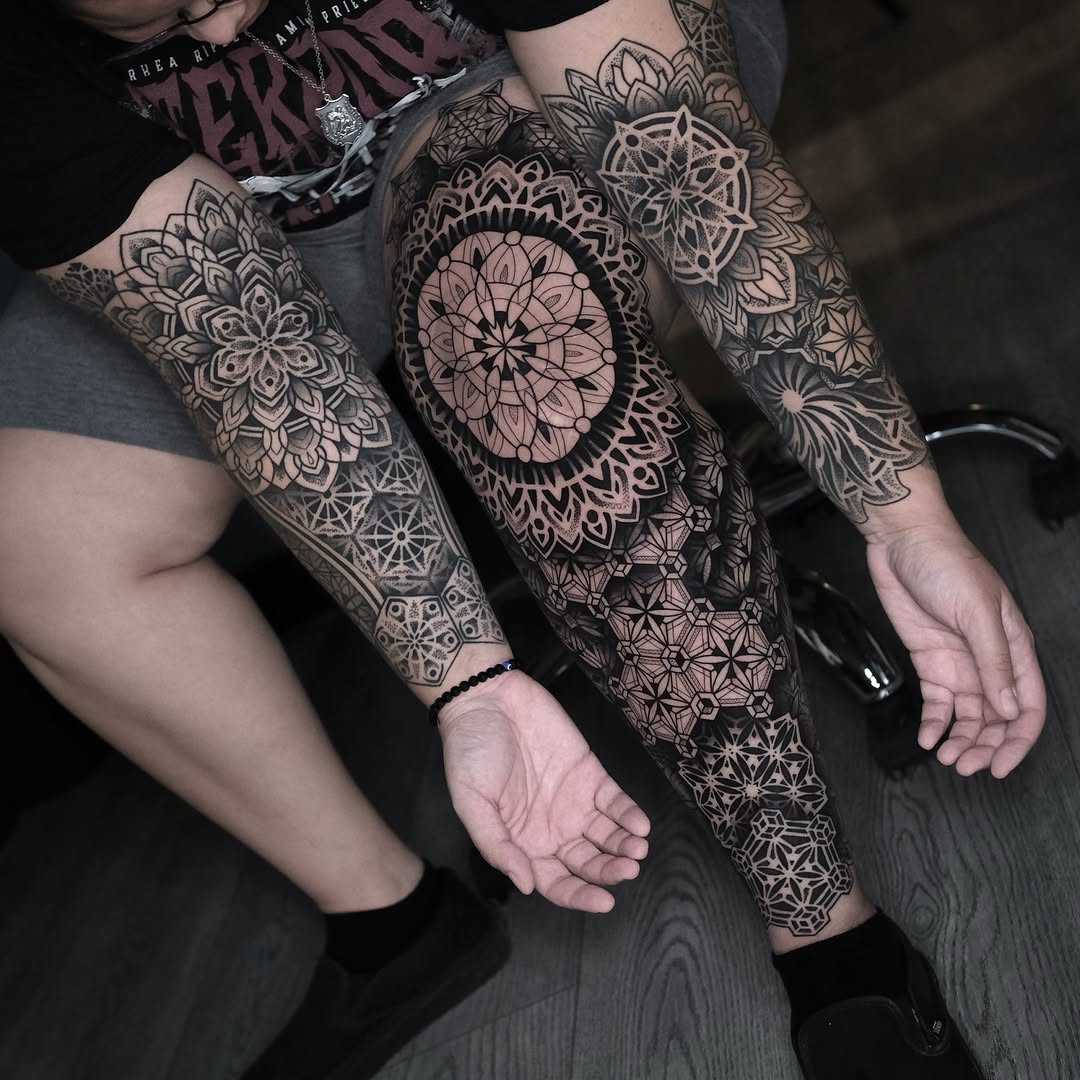 Geometric tattoo by Raúl Wesche