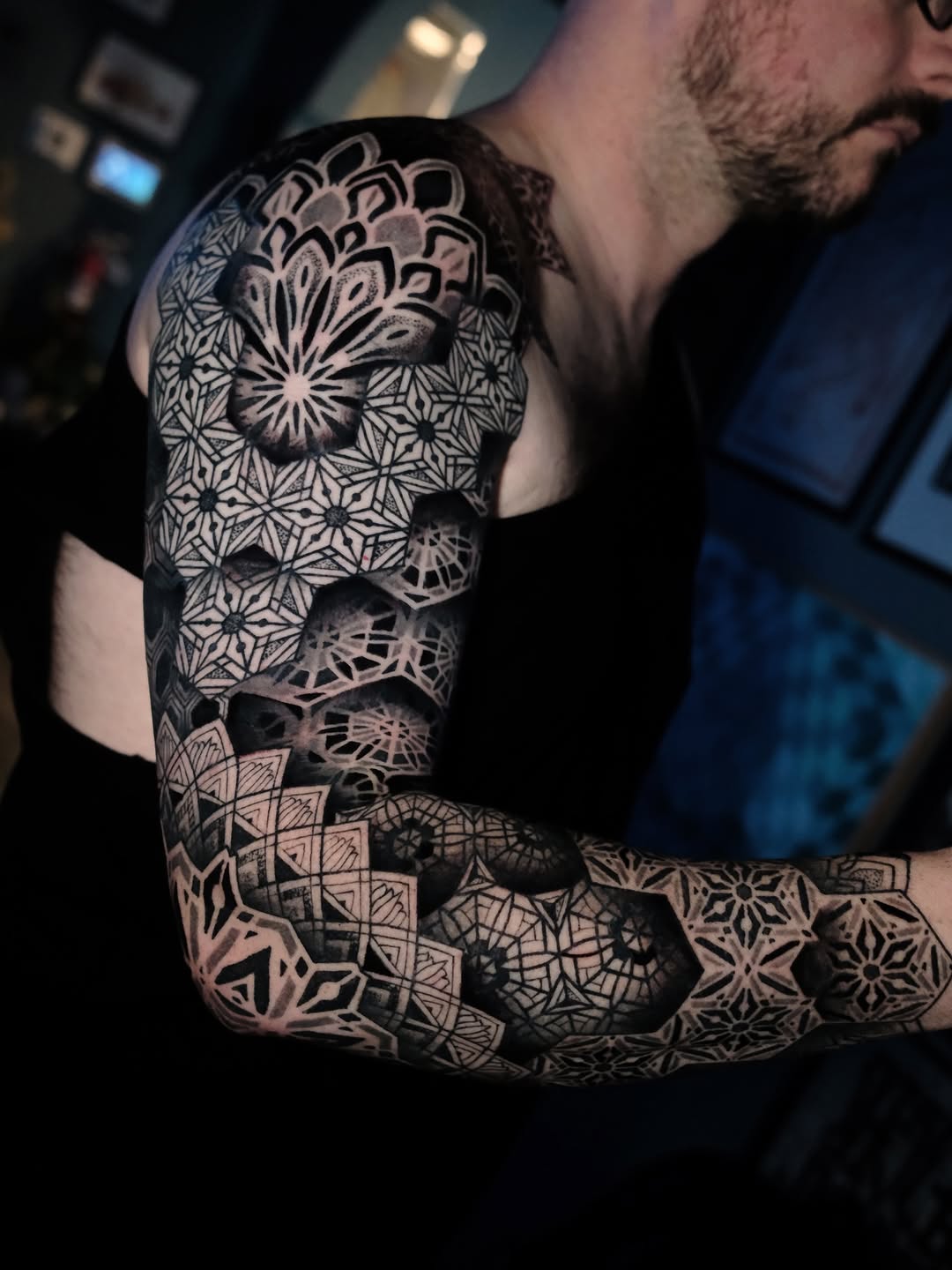 Geometric tattoo by Raúl Wesche