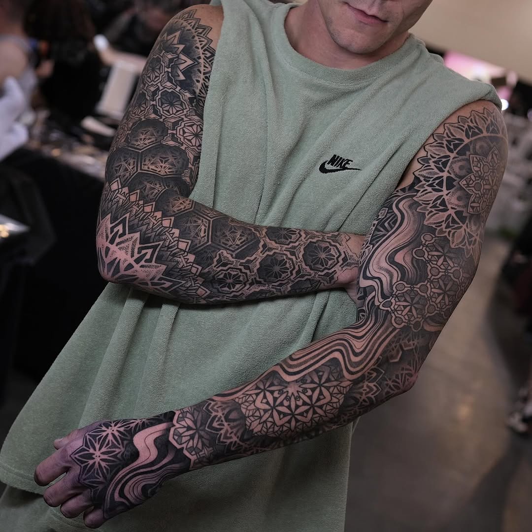 Geometric tattoo by Raúl Wesche