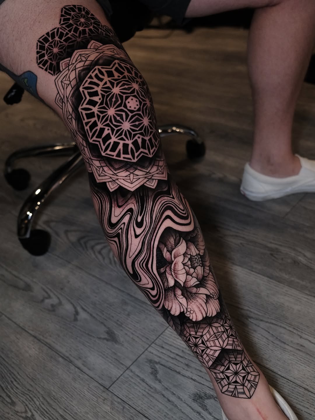 Geometric tattoo by Raúl Wesche